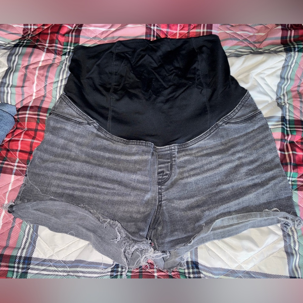 Black maternity shorts